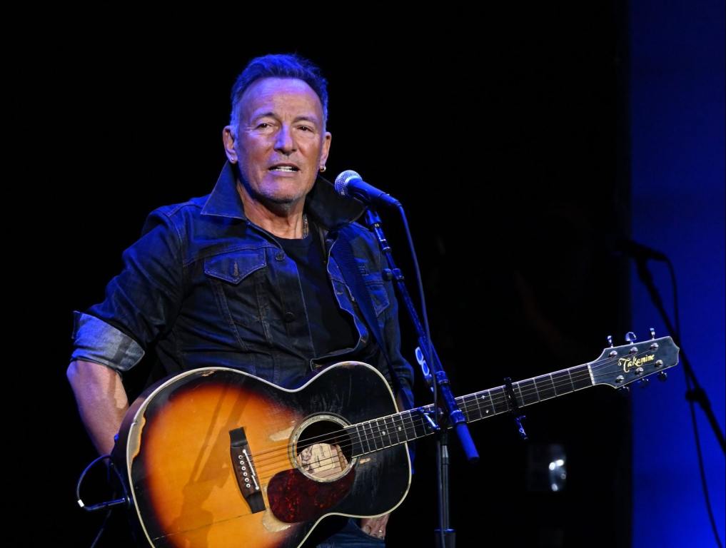 Bruce Springsteen Auctioning Off Guitar, Motorcycle to Raise Money for ...