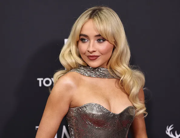 Sabrina Carpenter on a red carpet