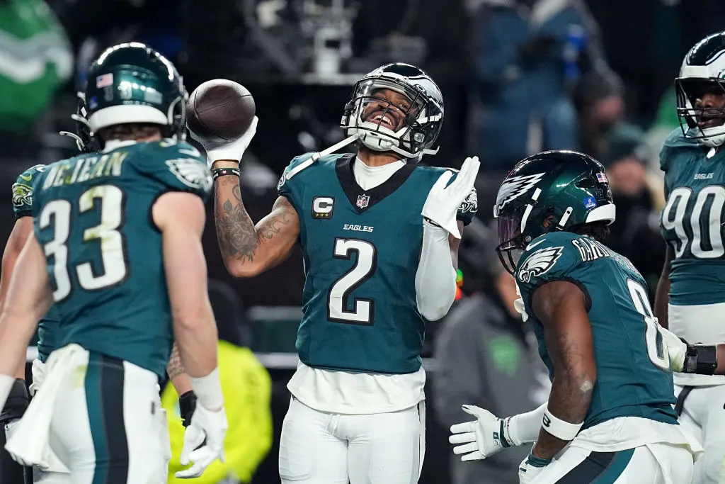 PHILADELPHIA, PENNSYLVANIA - DECEMBER 15: Darius Slay Jr. #2 of the Philadelphia Eagles celebrates with teammates after recovering a fumble against the Pittsburgh Steelers during the third quarter at Lincoln Financial Field on December 15, 2024 in Philadelphia, Pennsylvania. 